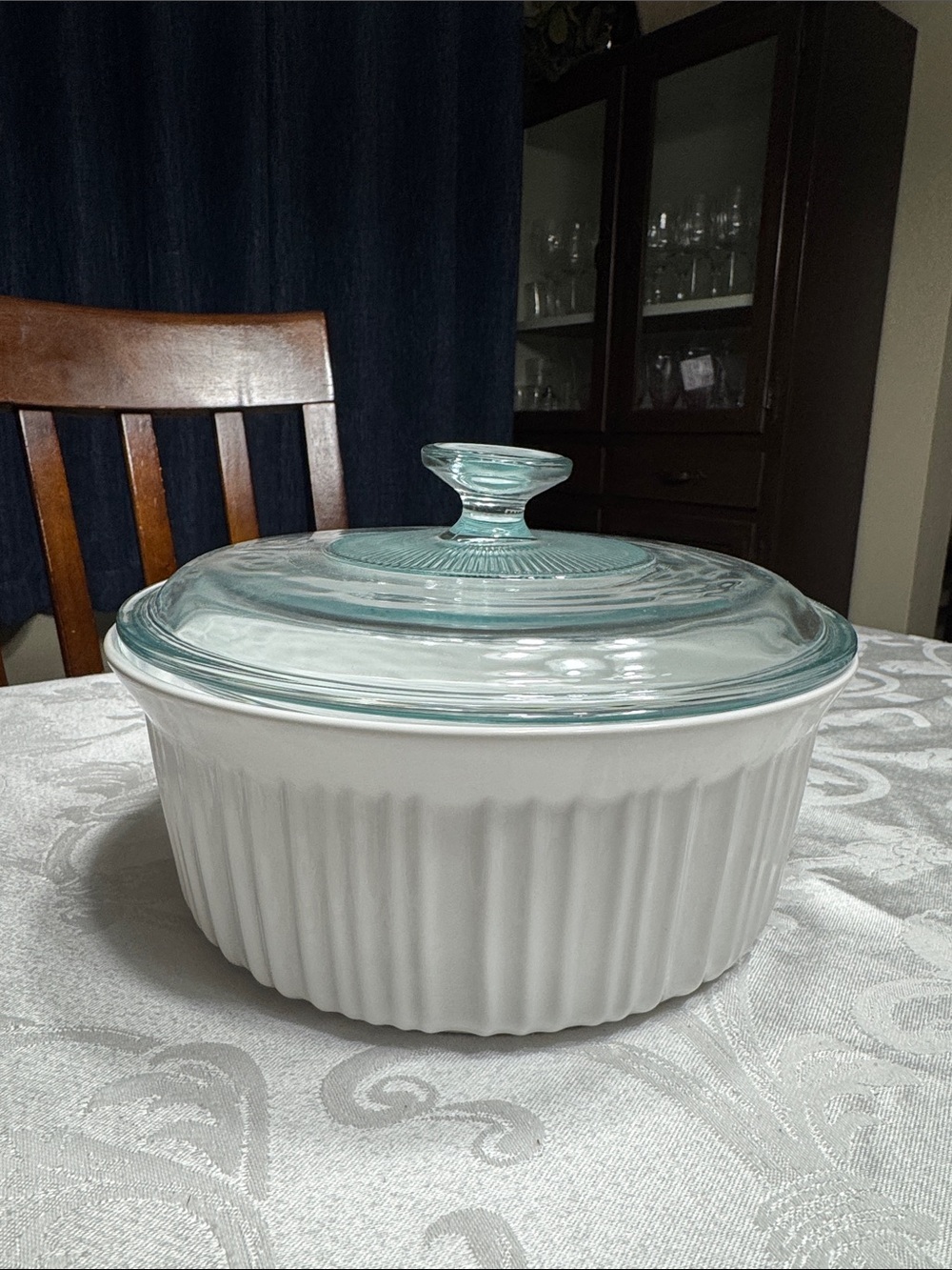 Vtg. Corning ware French white fluted 2 1/2 qt. Casserole w/ lid.